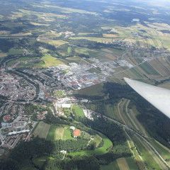 Flugwegposition um 10:27:45: Aufgenommen in der Nähe von Gemeinde Zwettl-Niederösterreich, Österreich in 1630 Meter